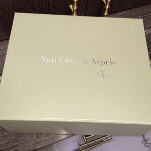 Van Cleef & Arpel 🎁 Gift Box